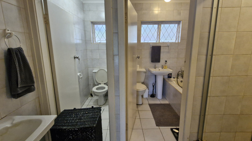 Private Eco Estate, Cowies Hill Property Images