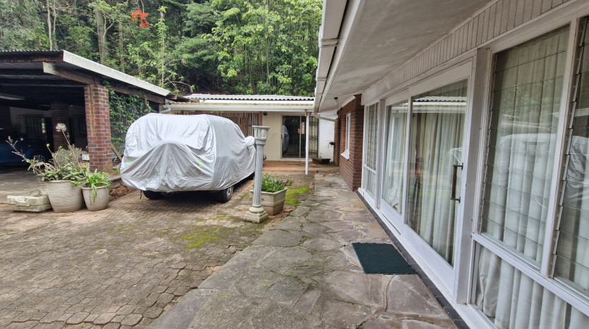 Private Eco Estate, Cowies Hill Property Images