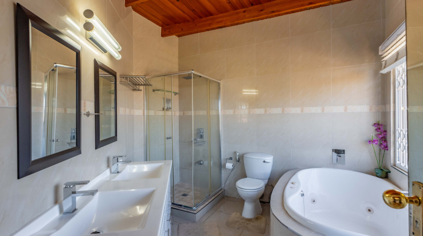 Large Sea Facing Home Glenashley, Durban Property Images