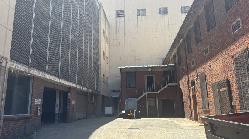 TELKOM PORTFOLIO: Multi Unit Commercial Street Block Property Images