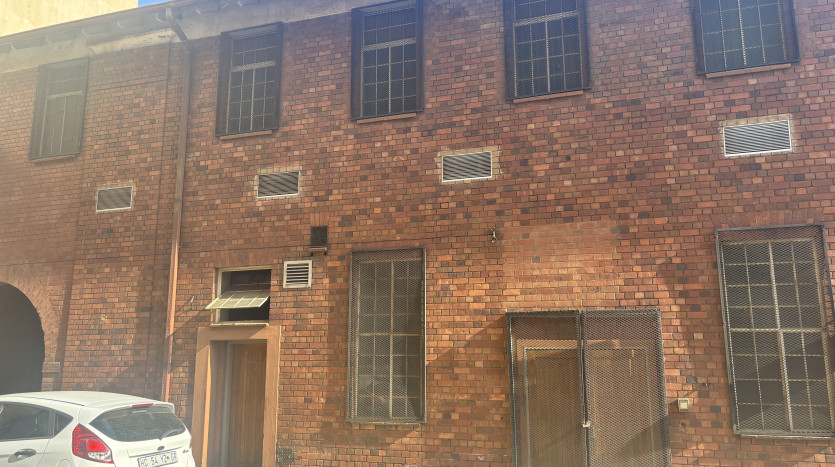 TELKOM PORTFOLIO: Multi Unit Commercial Street Block Property Images