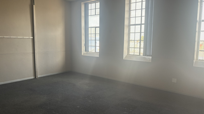 TELKOM PORTFOLIO: Multi Unit Commercial Street Block Property Images