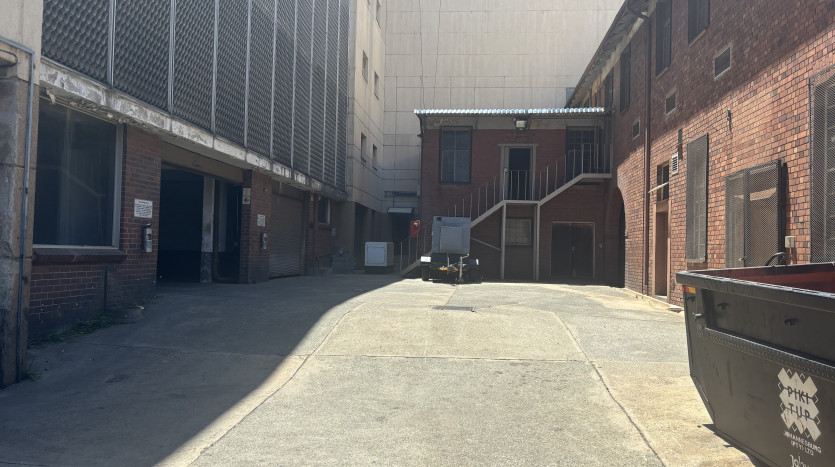 TELKOM PORTFOLIO: Multi Unit Commercial Street Block Property Images