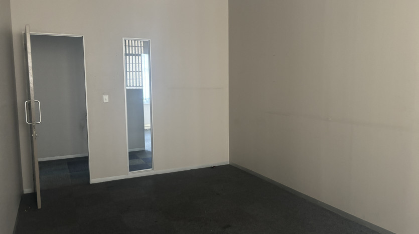 TELKOM PORTFOLIO: Multi Unit Commercial Street Block Property Images