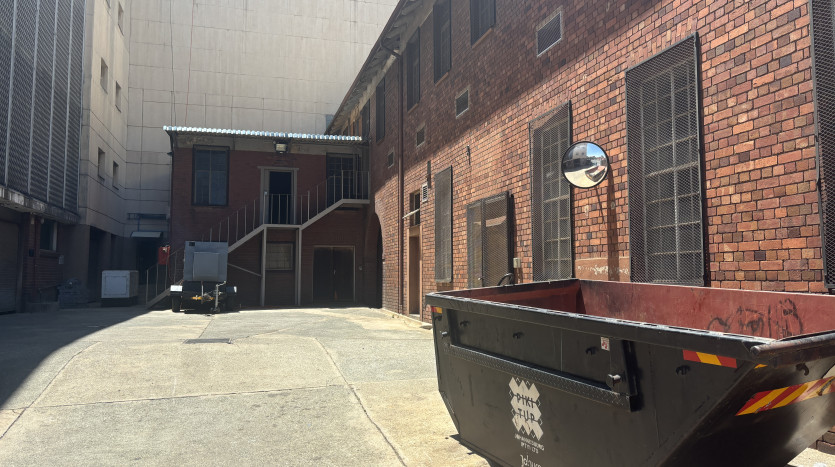 TELKOM PORTFOLIO: Multi Unit Commercial Street Block Property Images