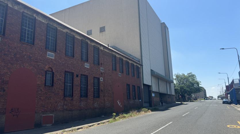 TELKOM PORTFOLIO: Multi Unit Commercial Street Block Property Images