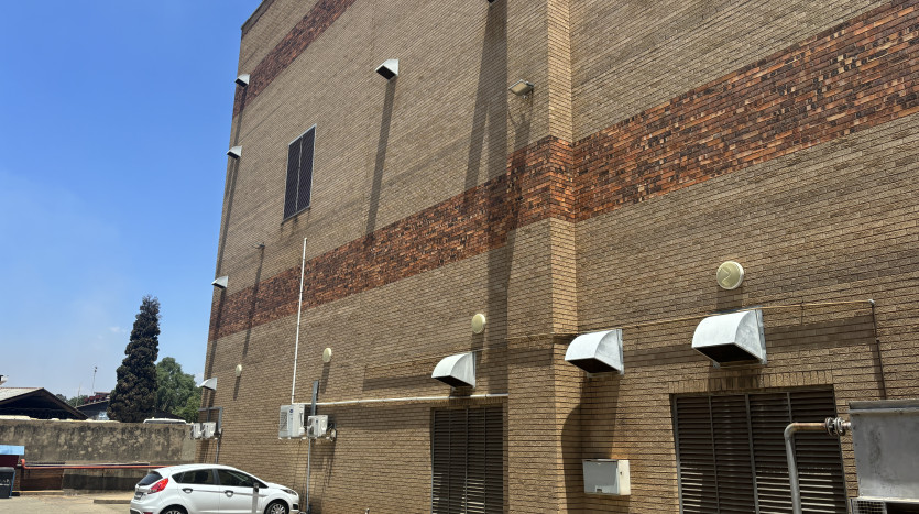 TELKOM PORTFOLIO: Double Volume Service Building Property Images