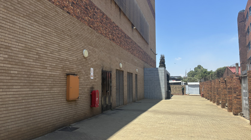 TELKOM PORTFOLIO: Double Volume Service Building Property Images