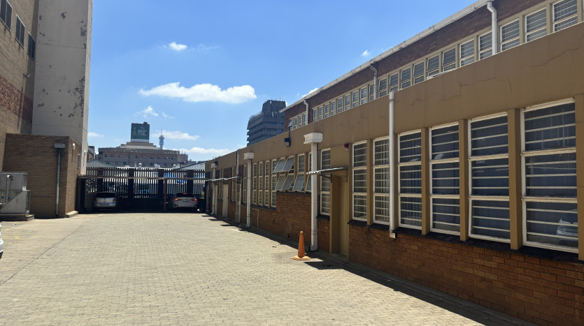 TELKOM PORTFOLIO: Double Volume Service Building Property Images