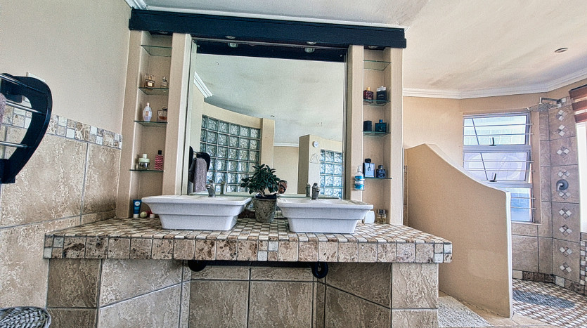 Indian Ocean Beach Front Home Bluff, Durban Property Images