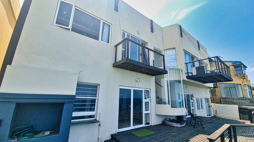 Indian Ocean Beach Front Home Bluff, Durban Property Images
