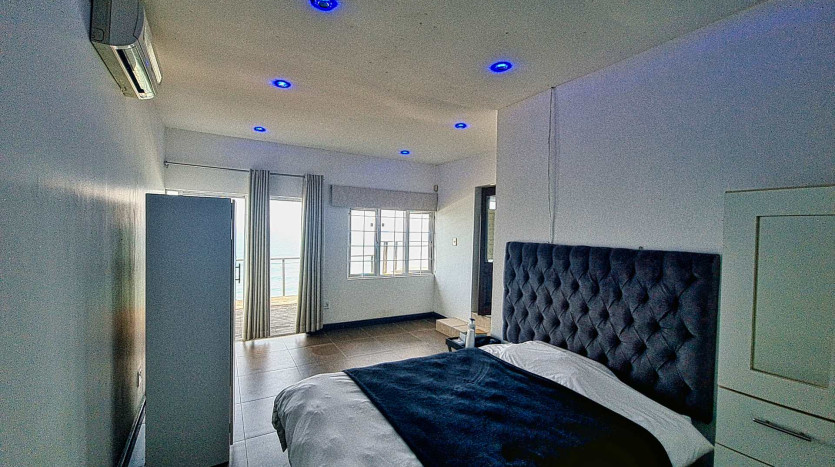 Indian Ocean Beach Front Home Bluff, Durban Property Images