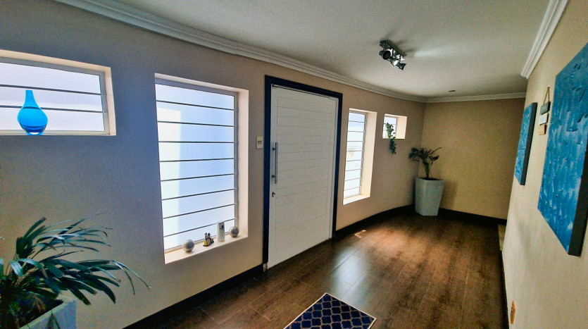 Indian Ocean Beach Front Home Bluff, Durban Property Images