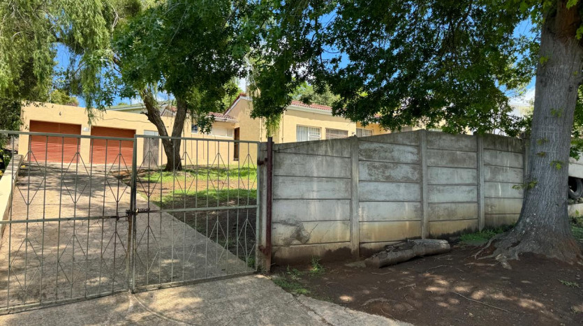 4 Bedroom Home in Fort Gale Property Images
