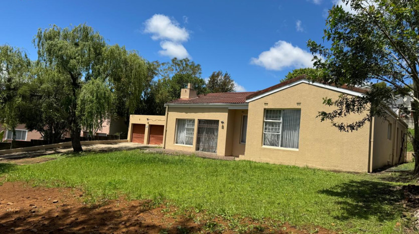 4 Bedroom Home in Fort Gale Property Images