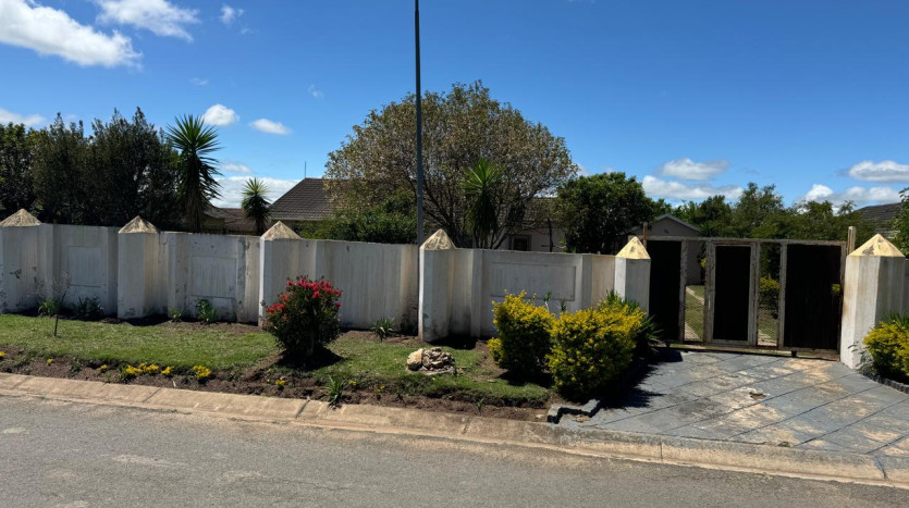 3 Bedroom Home in Mthatha Property Images