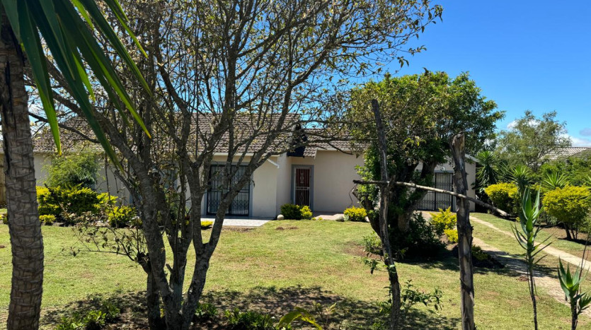 3 Bedroom Home in Mthatha Property Images