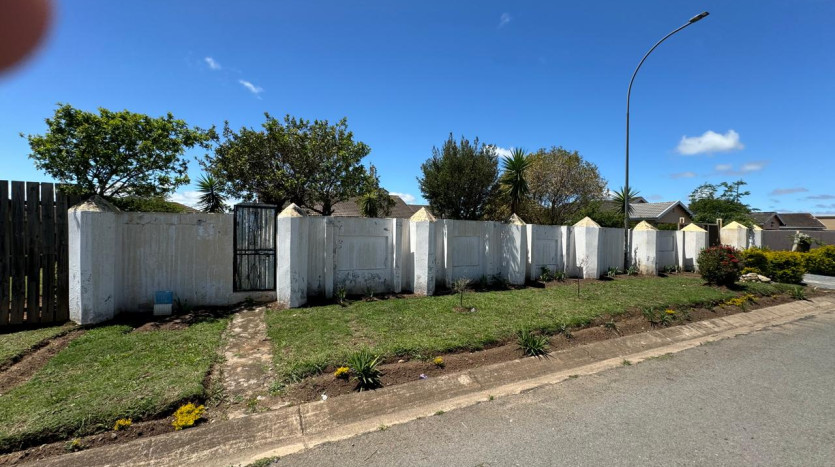 3 Bedroom Home in Mthatha Property Images