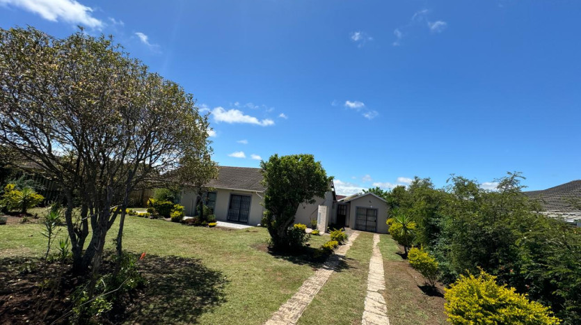 3 Bedroom Home in Mthatha Property Images