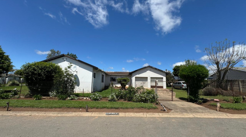 3 Bedroom House in Southridge Park Property Images