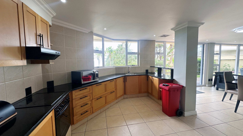 Luxurious Indian Ocean Garden Apartment Umhlanga Property Images