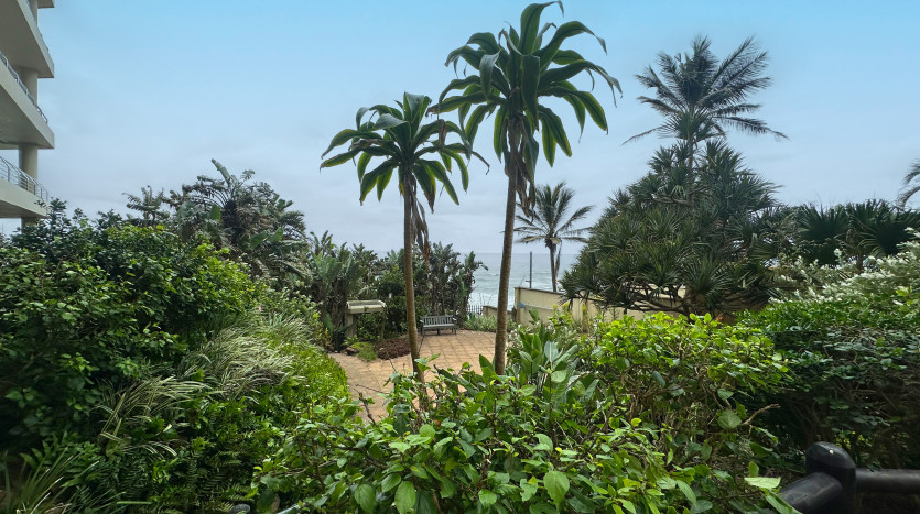 Luxurious Indian Ocean Garden Apartment Umhlanga Property Images