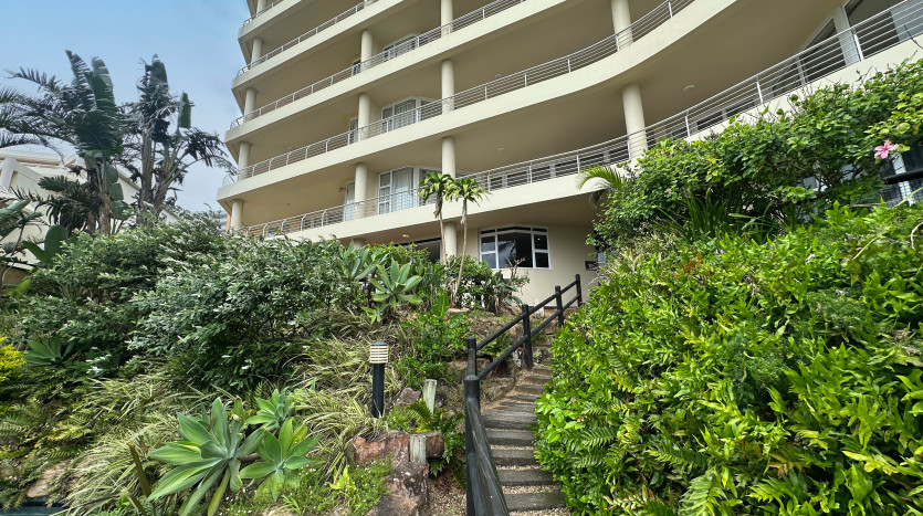 Luxurious Indian Ocean Garden Apartment Umhlanga Property Images