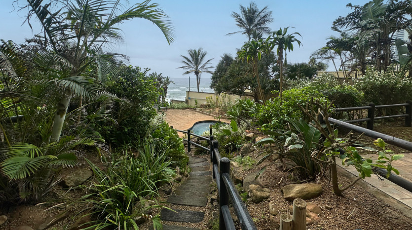 Luxurious Indian Ocean Garden Apartment Umhlanga Property Images