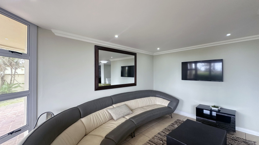 Luxurious Indian Ocean Garden Apartment Umhlanga Property Images