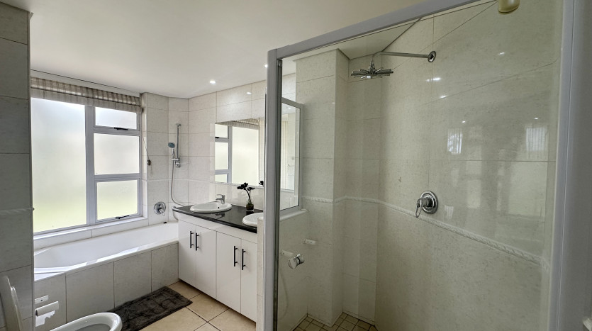 Luxurious Indian Ocean Garden Apartment Umhlanga Property Images