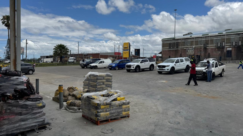 National Store in Prime Location Property Images