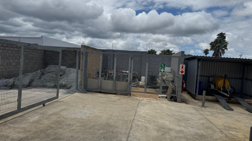 National Store in Prime Location Property Images