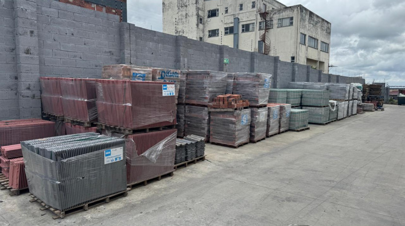 National Store in Prime Location Property Images