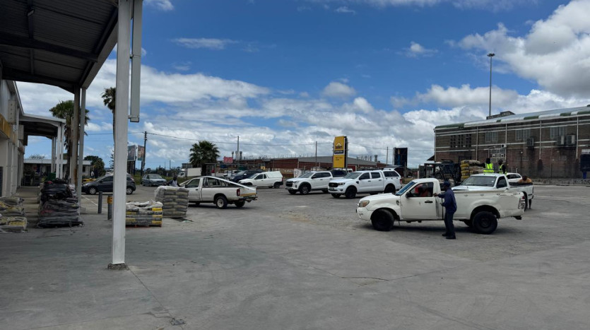 National Store in Prime Location Property Images