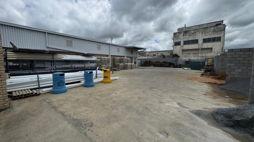 National Store in Prime Location Property Images