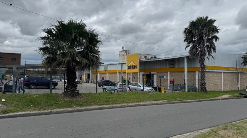 National Store in Prime Location Property Images
