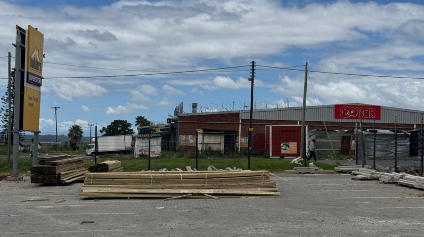 National Store in Prime Location Property Images