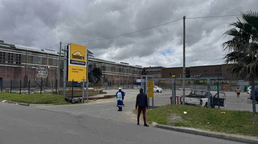 National Store in Prime Location Property Images