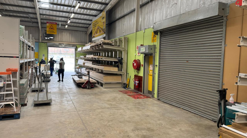 National Store in Prime Location Property Images