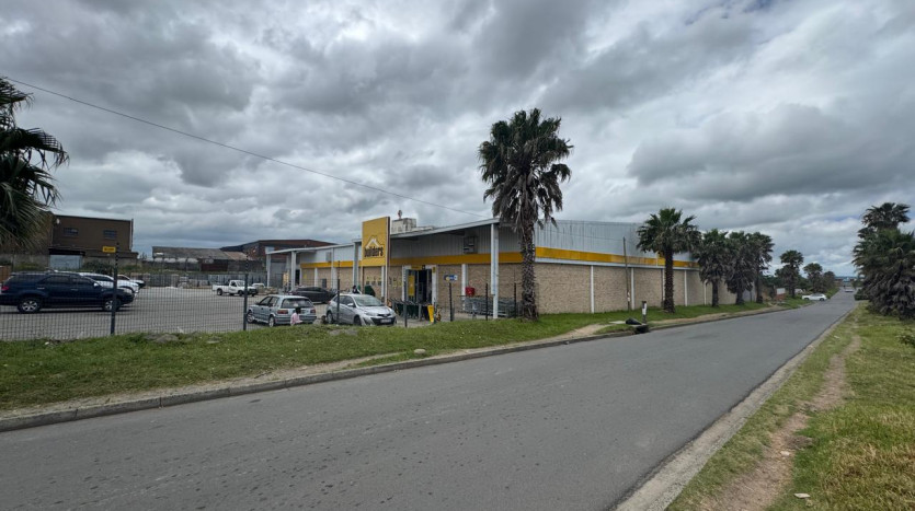 National Store in Prime Location Property Images