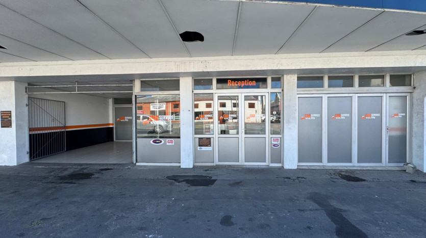 Centrally Located Showroom Property Images
