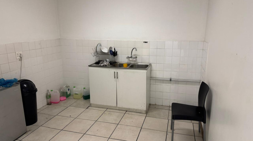 Centrally Located Showroom Property Images