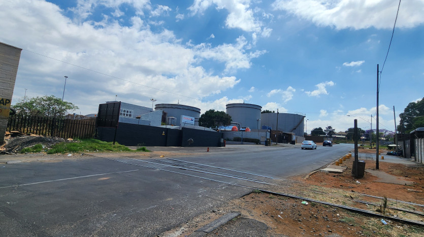 Expansive Manufacturing & Industrial Facility Property Images