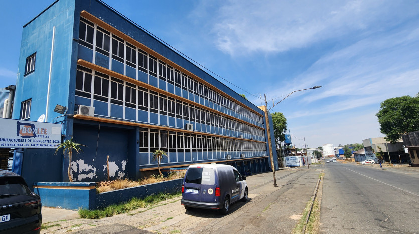 Expansive Manufacturing & Industrial Facility Property Images