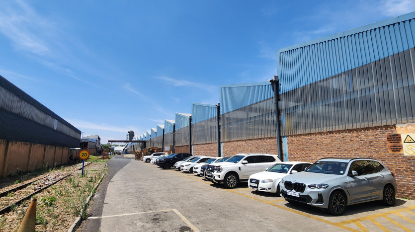 Expansive Manufacturing & Industrial Facility Property Images