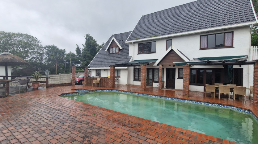 Elegant 4 Bedroom Home in Cowies Hill Property Images