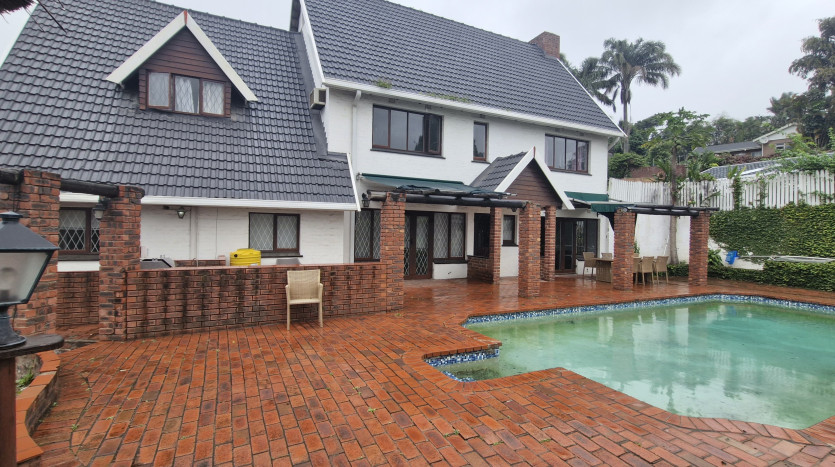 Elegant 4 Bedroom Home in Cowies Hill Property Lead Image