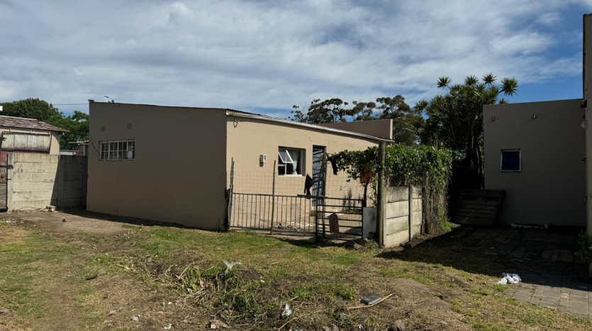 Prime Trading Location with High Visibility, East London Property Images