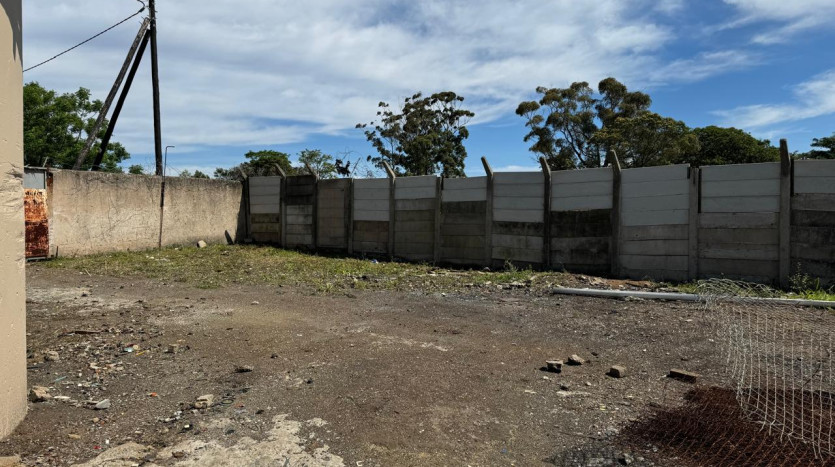 Prime Trading Location with High Visibility, East London Property Images