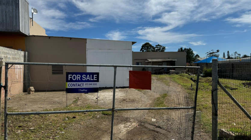 Prime Trading Location with High Visibility, East London Property Images